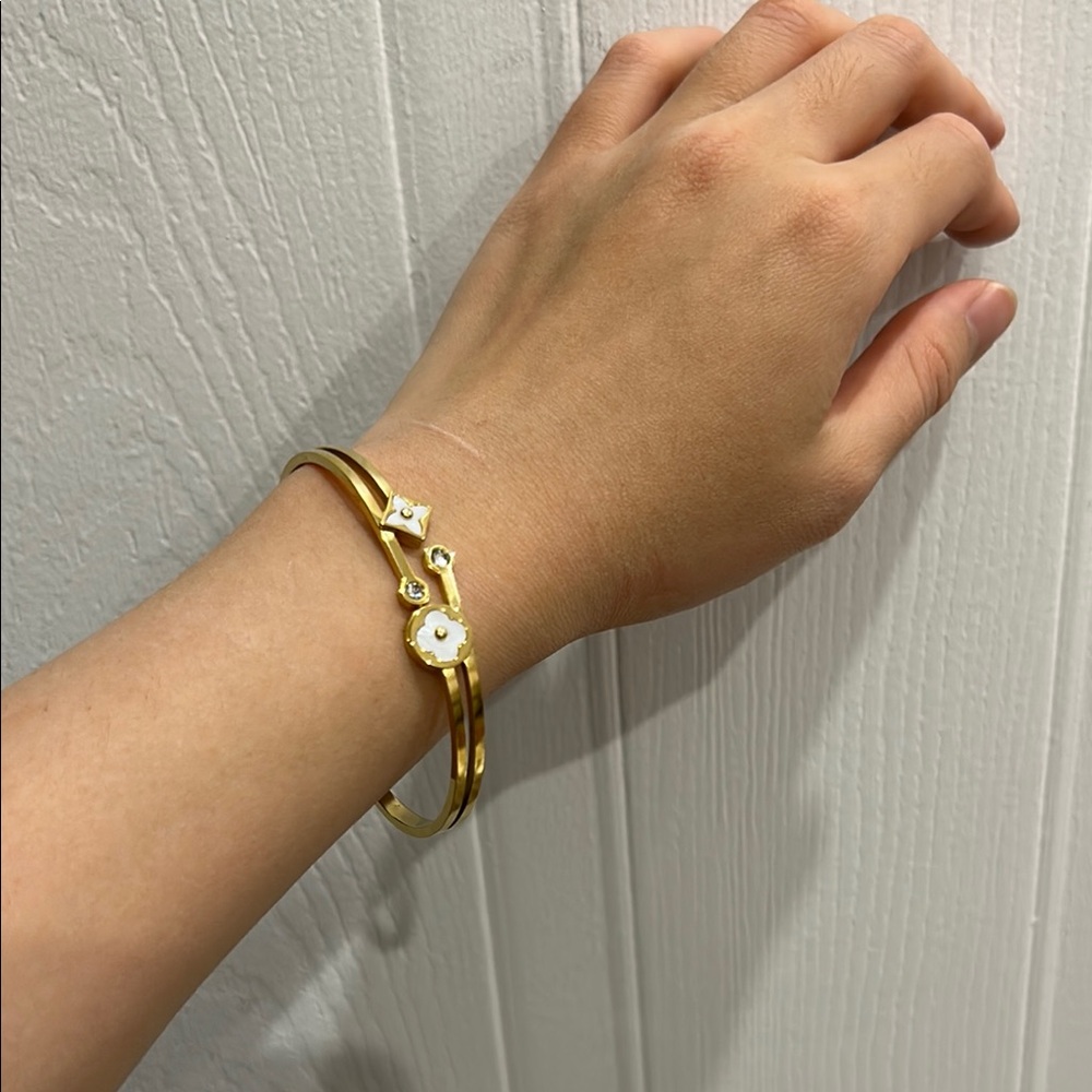 Elegant Gold and White Bracelet